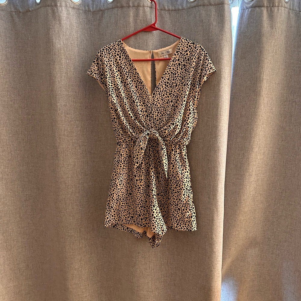 Short sleeve leopard romper